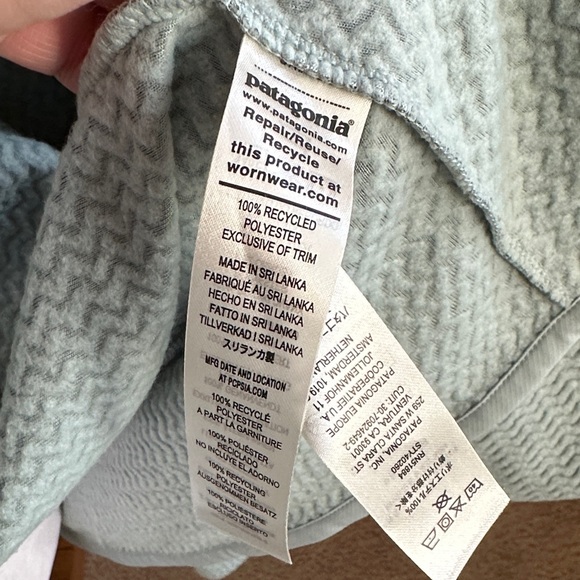 Patagonia Light Blue Zigzag Jacket with Beige Pocket - Picture 10 of 11